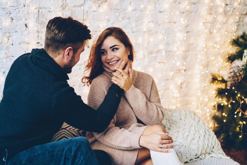 21 Foolproof Signs He Loves You Secretly