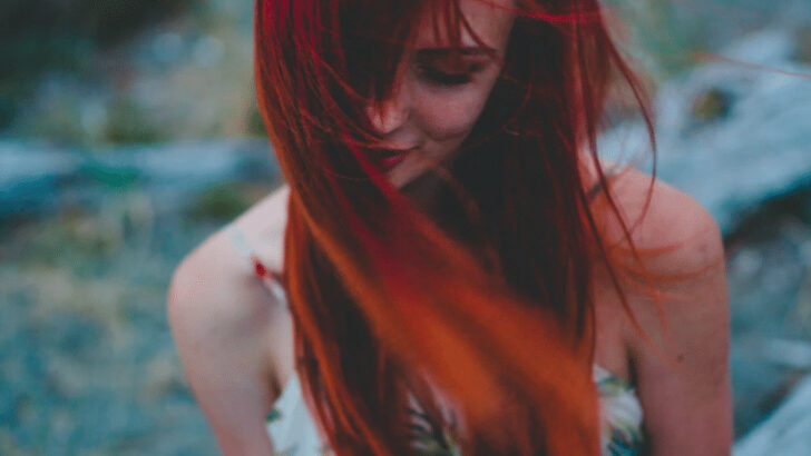 What You Should Know Before Loving The Girl Who Feels Like Damaged Goods