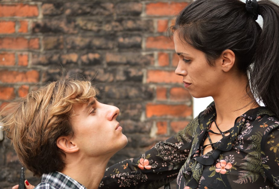 10 Signs You’re In The Wrong Relationship