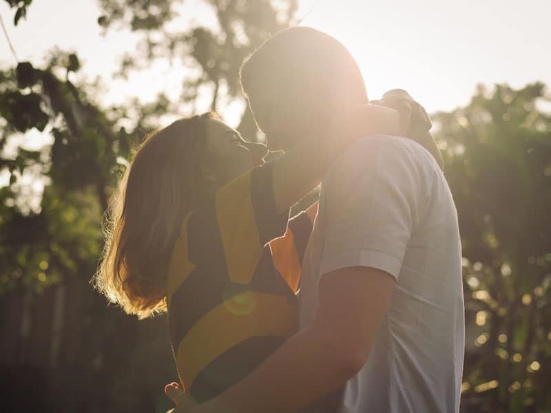 What Selfless Love Really Looks Like (And How To Achieve It)