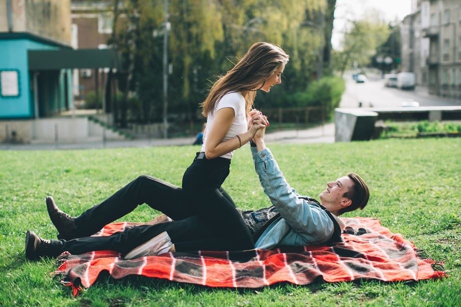 17 Signs He Wants a Relationship With You