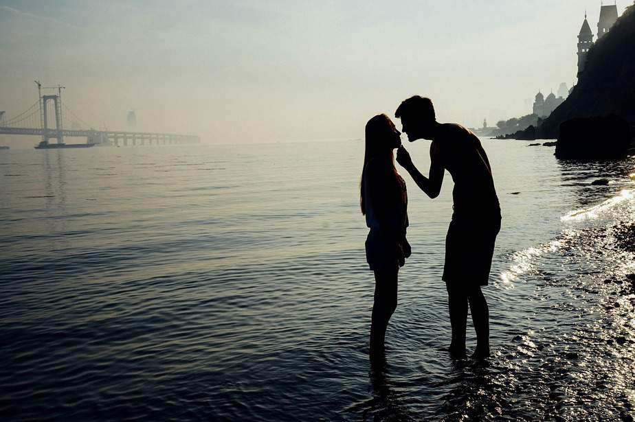 35 Subtle Signs A Guy Likes You More Than A Friend
