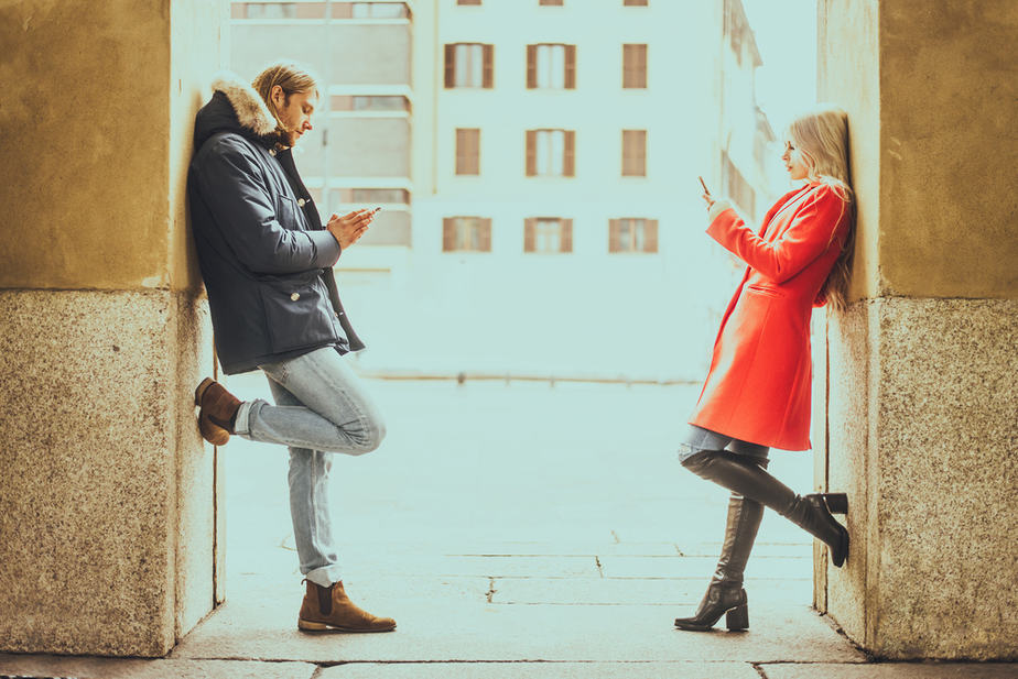 23 Signs Of A Possessive Boyfriend And How To Cope With His Behavior