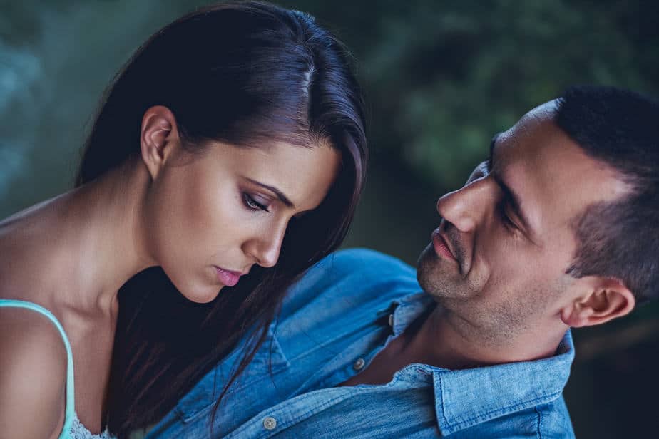 30 Brutally Honest Signs He Doesn’t Love You Anymore
