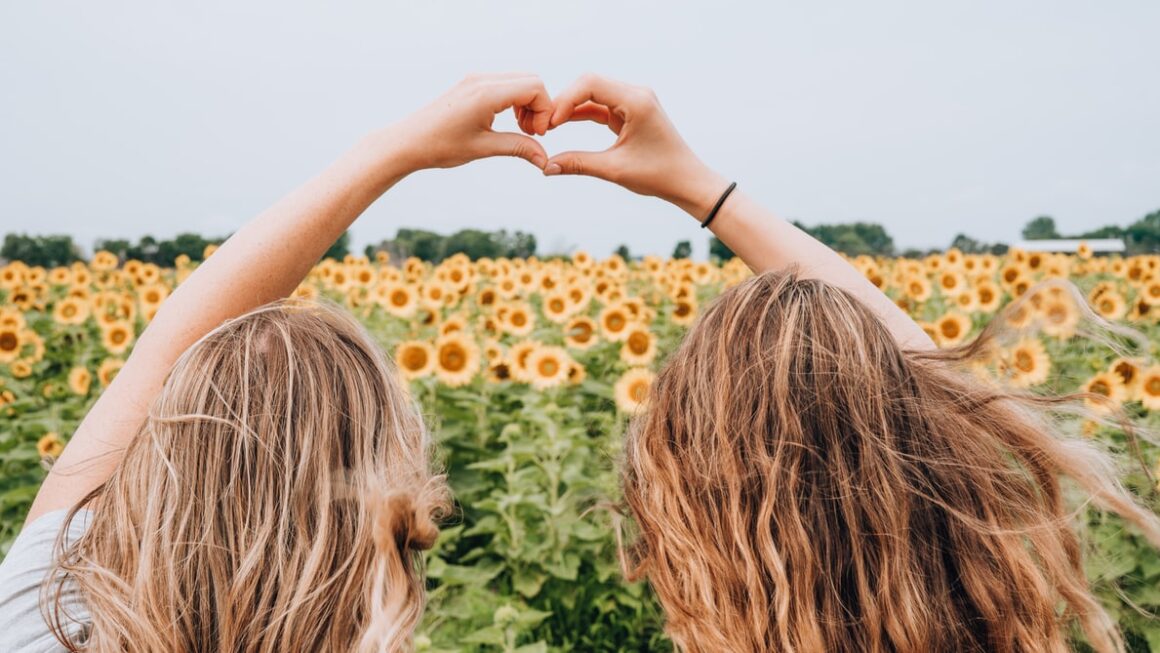 40 Greatest Best Friend Paragraphs To Send To Your BFF 8