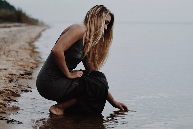 10 Undeniable Signs You’re a Loner
