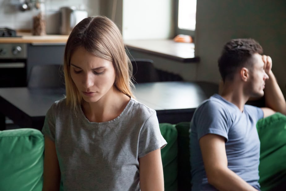 16 Undeniable Signs That He’s No Longer In Love With You