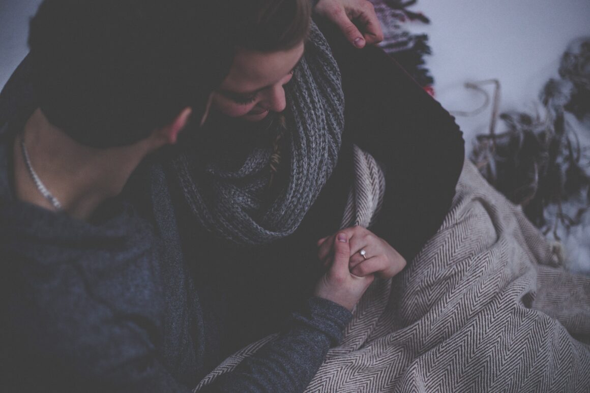 7 Cute Love Stories To Tell Your Girlfriend That Will Make Her Smile