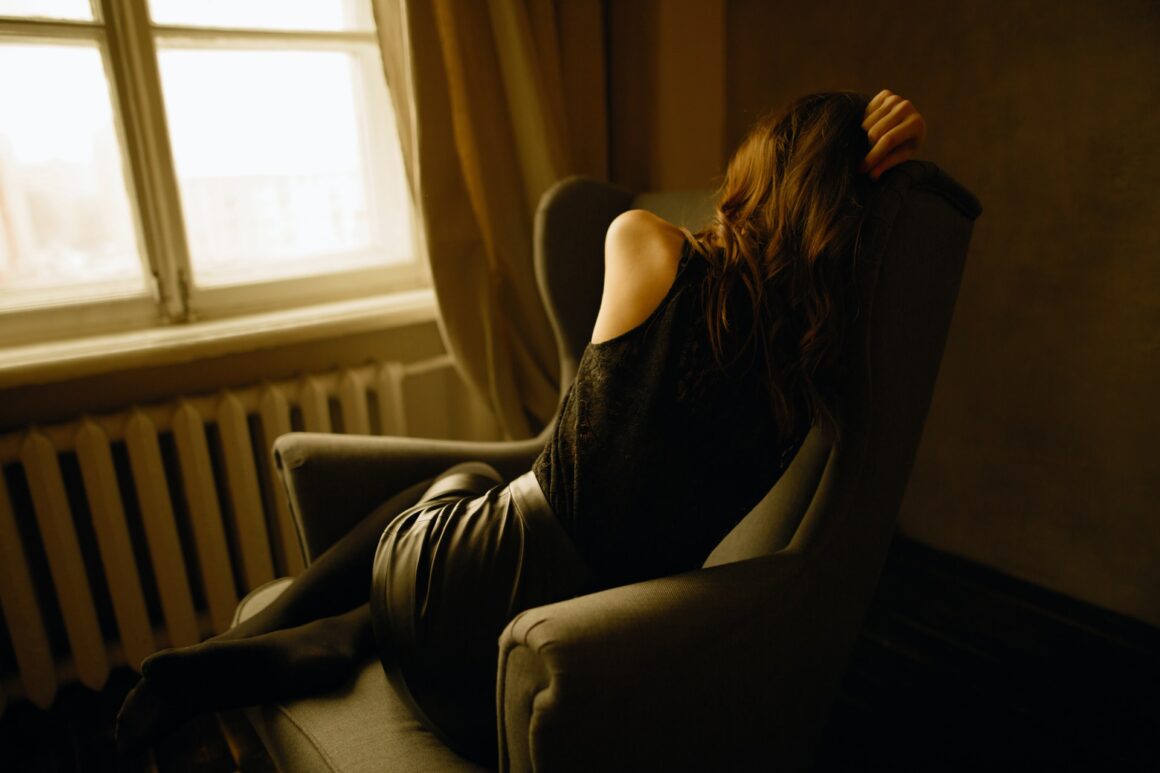 11 Heartbreaking Signs You Will Never Be A Priority To Him