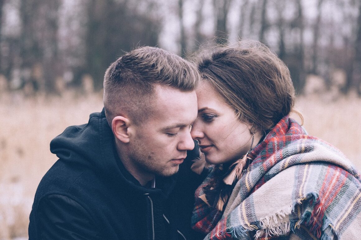 14 Ways To Tell If A Man Is Attracted To You But Hiding It