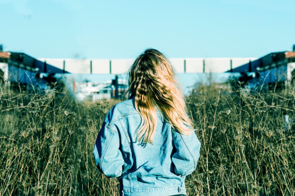 7 Surefire Signs That You Are Being The Desperate One