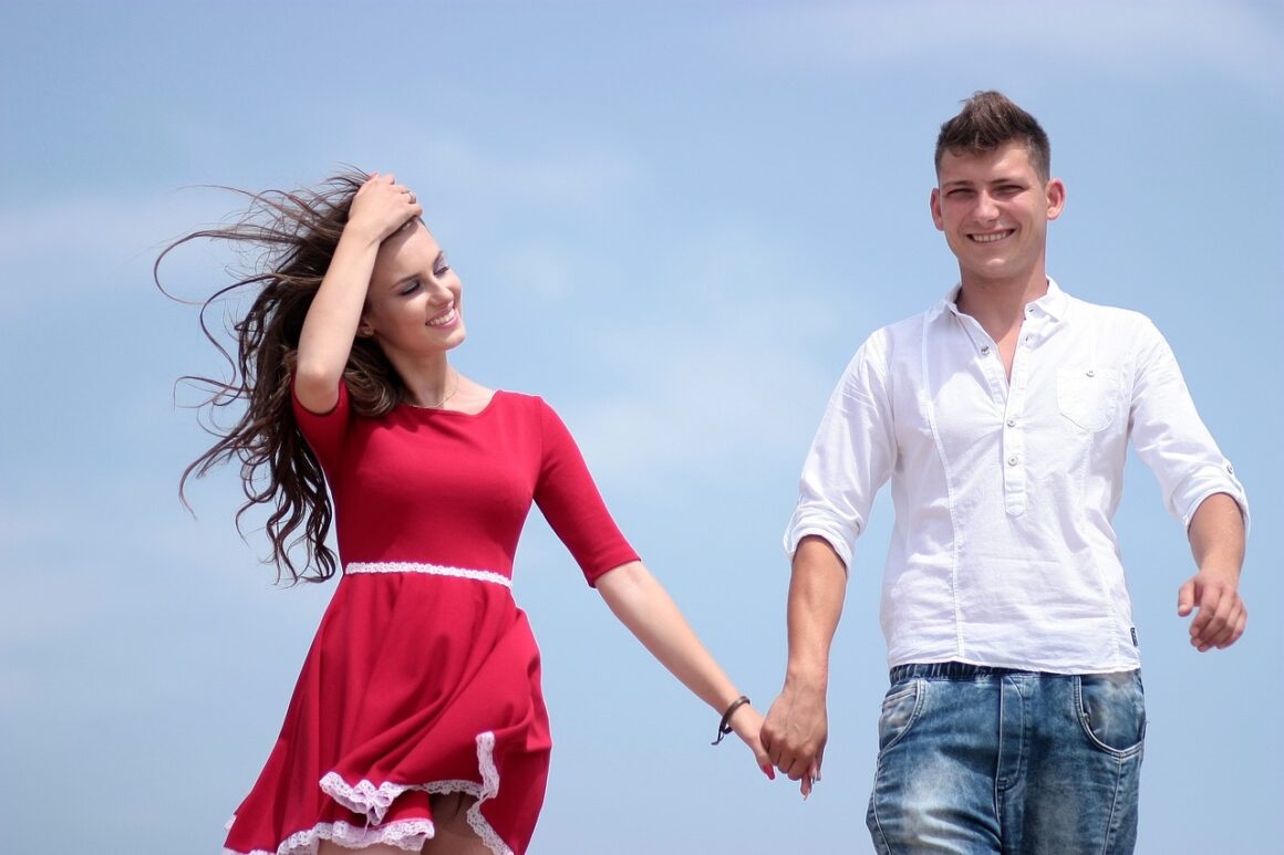 Here Are 7 Stages Of A Man Falling In Love And How To Recognize Them