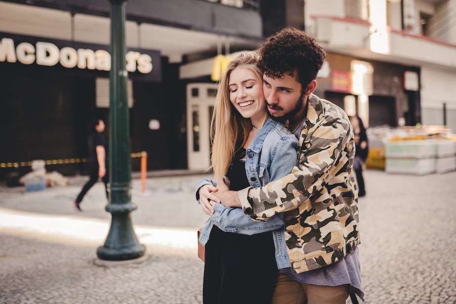 What Does It Mean When A Guy Squeezes You In A Hug? (16 Types Of Hugs)