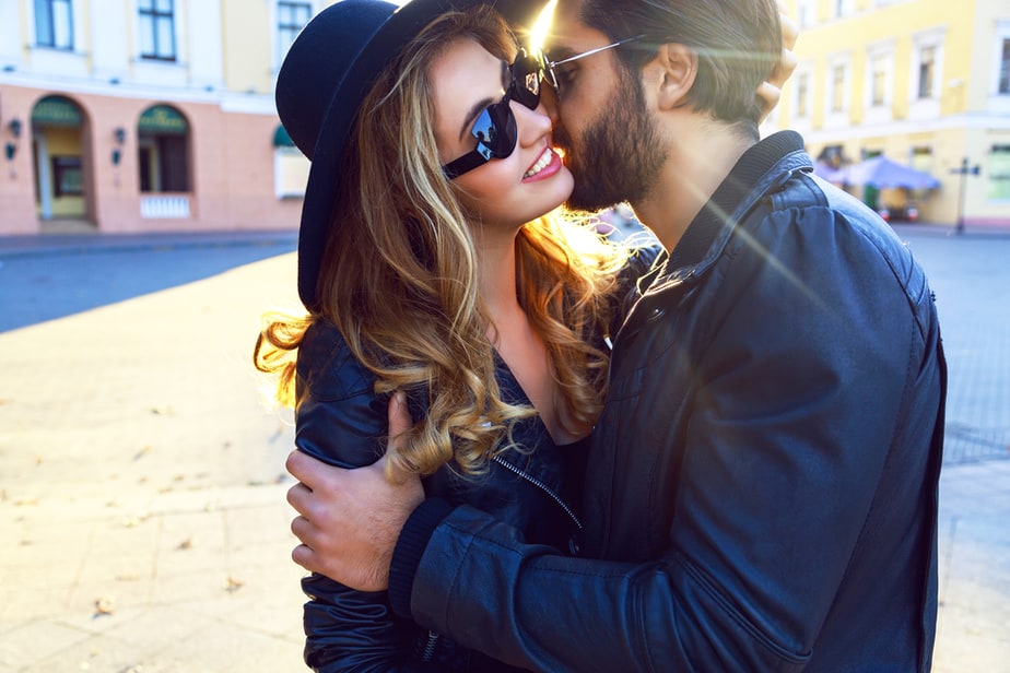 7 Things A Man Only Does When He’s Really In Love
