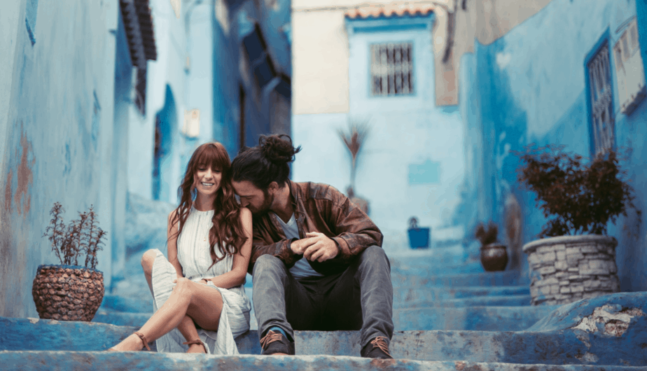9 Undeniable Ways To Tell He Loves You