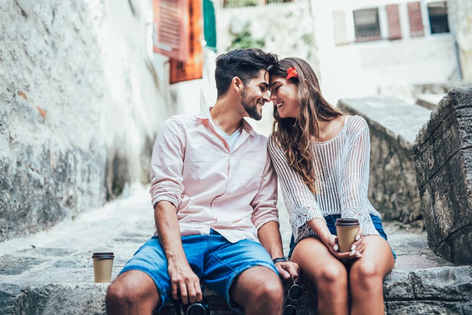 DONE! 7 Signs Of Romantic Body Language When A Man Falls In Love