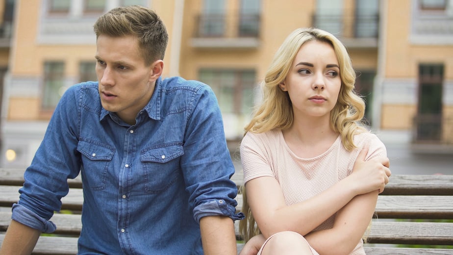 DONE! 8 Warning Signs You Are In A Relationship With The Wrong Person