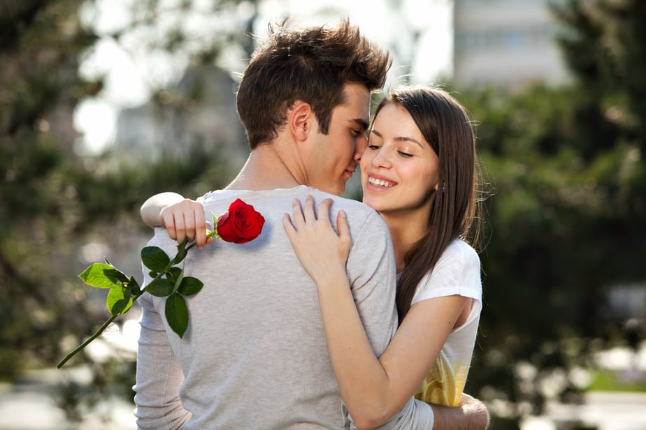 DONE! How To Win A Girl's Heart 17 Effective Ways To Win And Keep A Girl