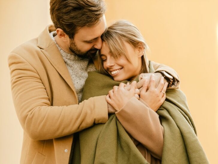 9 Signs Of Romantic Body Language When A Man Falls In Love