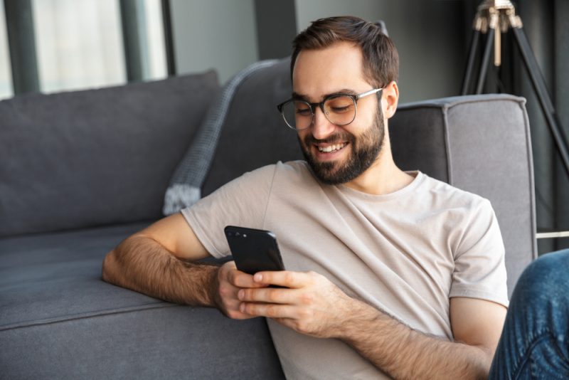 How To Tell If A Guy Likes You Over Text? 25 Giveaway Signs
