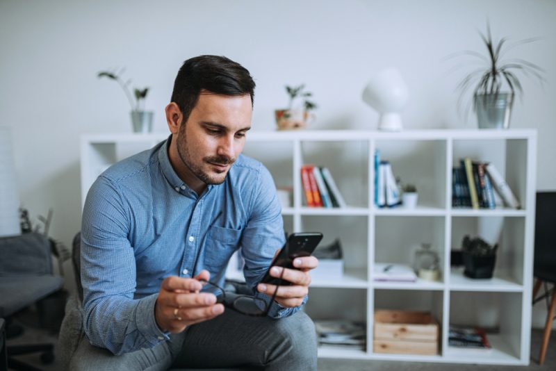 How To Tell If A Guy Likes You Over Text? 25 Giveaway Signs
