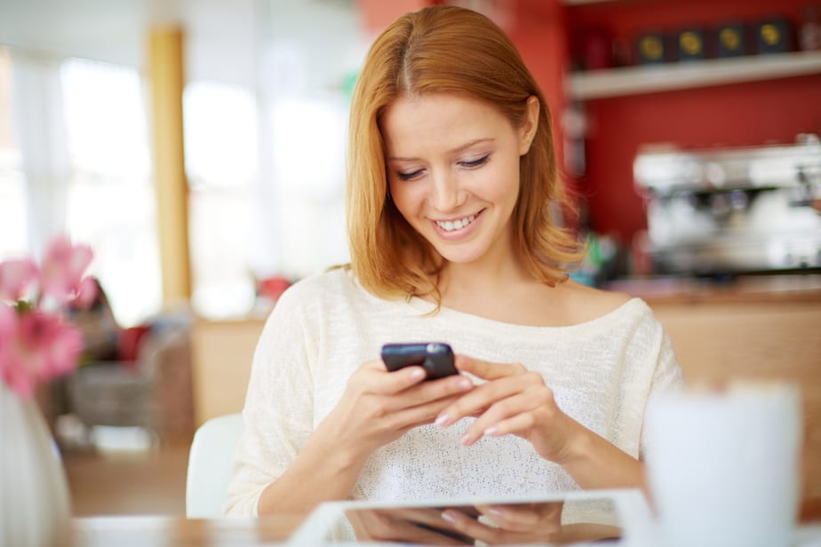 DONE (SEO) - How To Tell If A Girl Likes You Over Text 14 Really Obvious Signs!