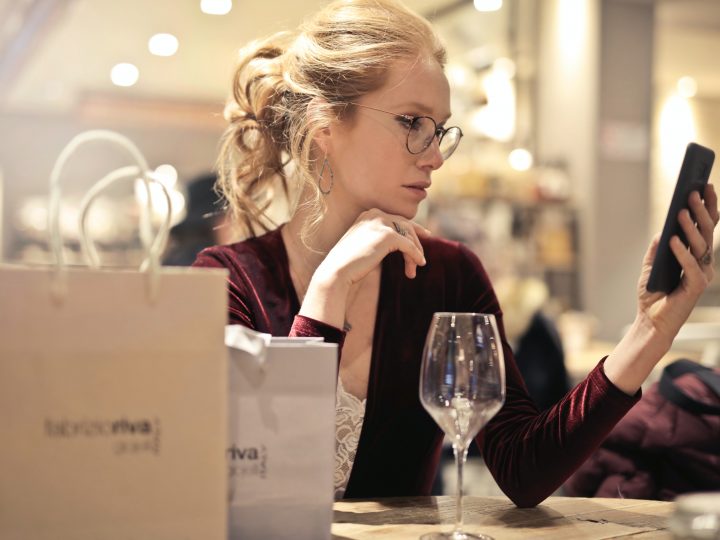 If A Guy Calls You Every Day, What Does It Mean? 5 Possible Explanations