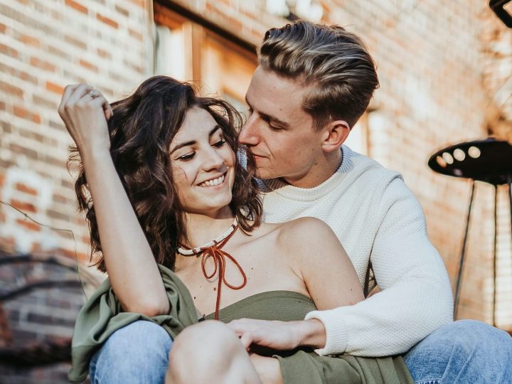 11 Concrete Signs He Will Leave His Girlfriend For You