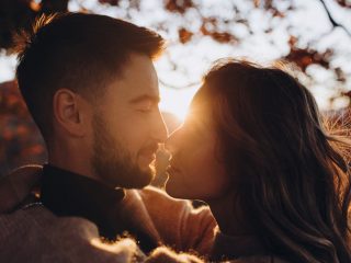 18 Revealing Signs She Wants A Serious Relationship With You