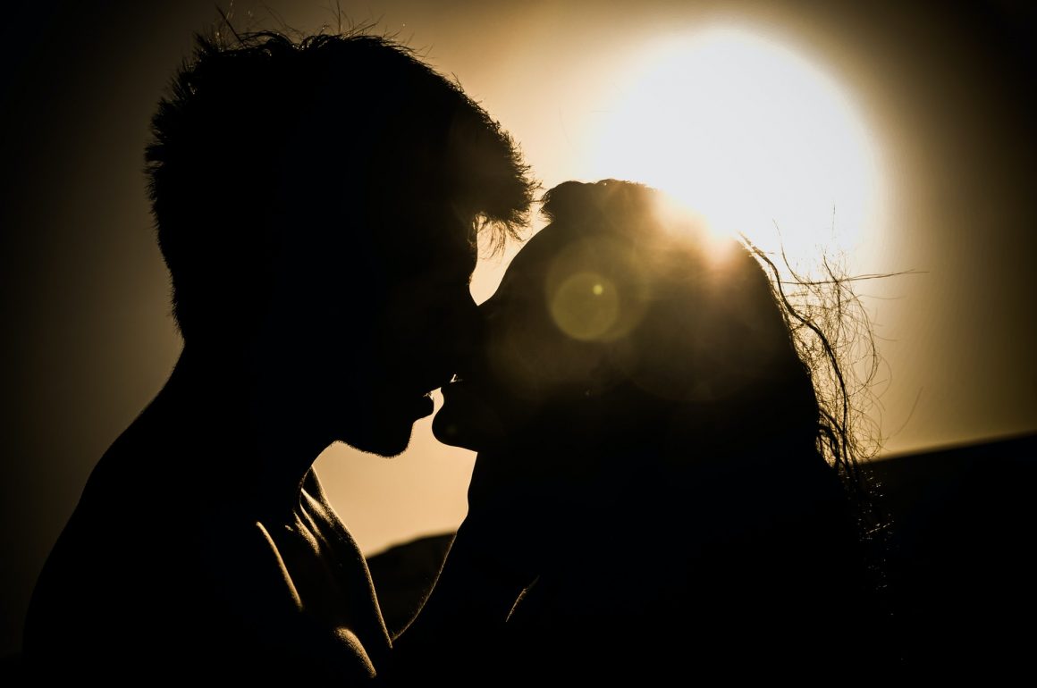 FATTO! 12 segnali fisici irresistibilmente carini che vogliono baciarti