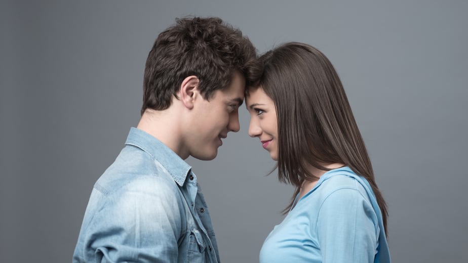 What Does It Mean When A Guy Stares At You 14 Common Reasons.