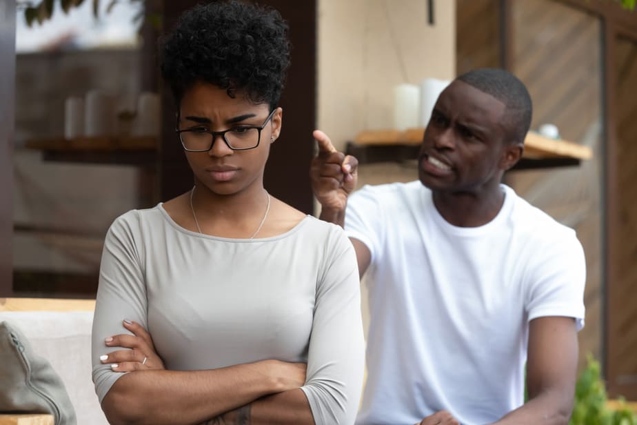 11 Signs Of A Controlling Boyfriend & How To Deal With Them