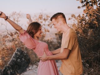 14 Obvious Signs He Wants To Date You And Make It Official