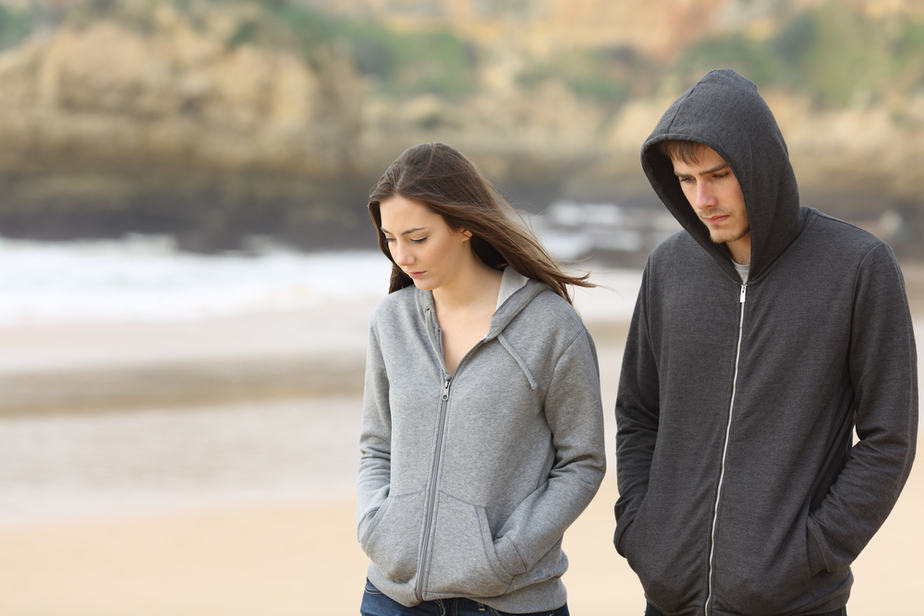 13 Worrying Signs He Has Feelings For Another Woman