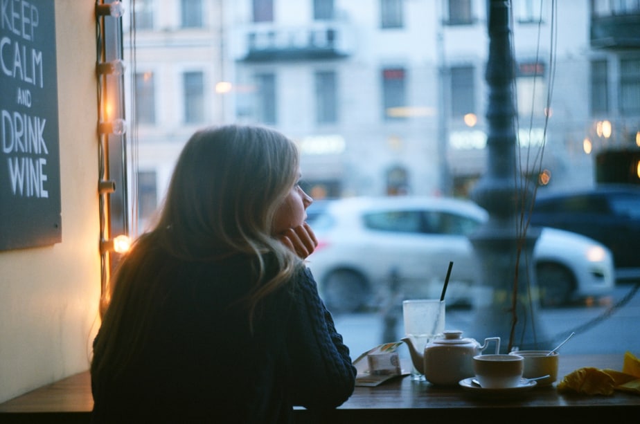 This Is What It's Like To Date An Overthinker