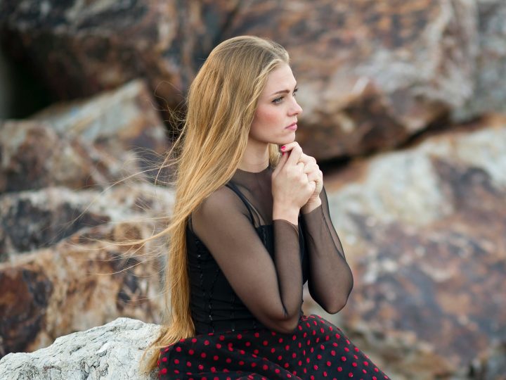 14 Warning Signs He Doesn&rsquo;t Value You Anymore (Move On)