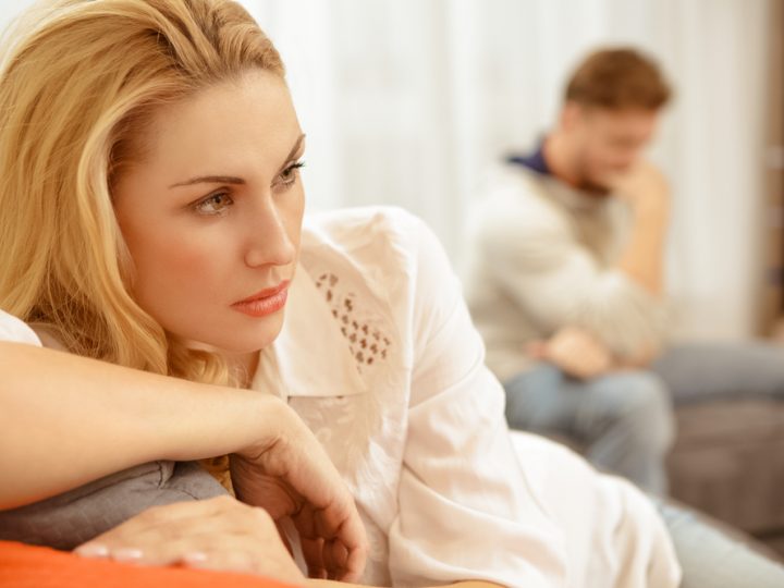 20 Painful Signs Your Husband Isn&rsquo;t In Love With You