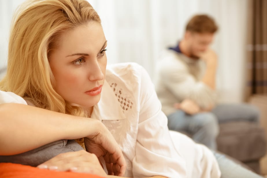 20 Painful Signs Your Husband Isn’t In Love With You