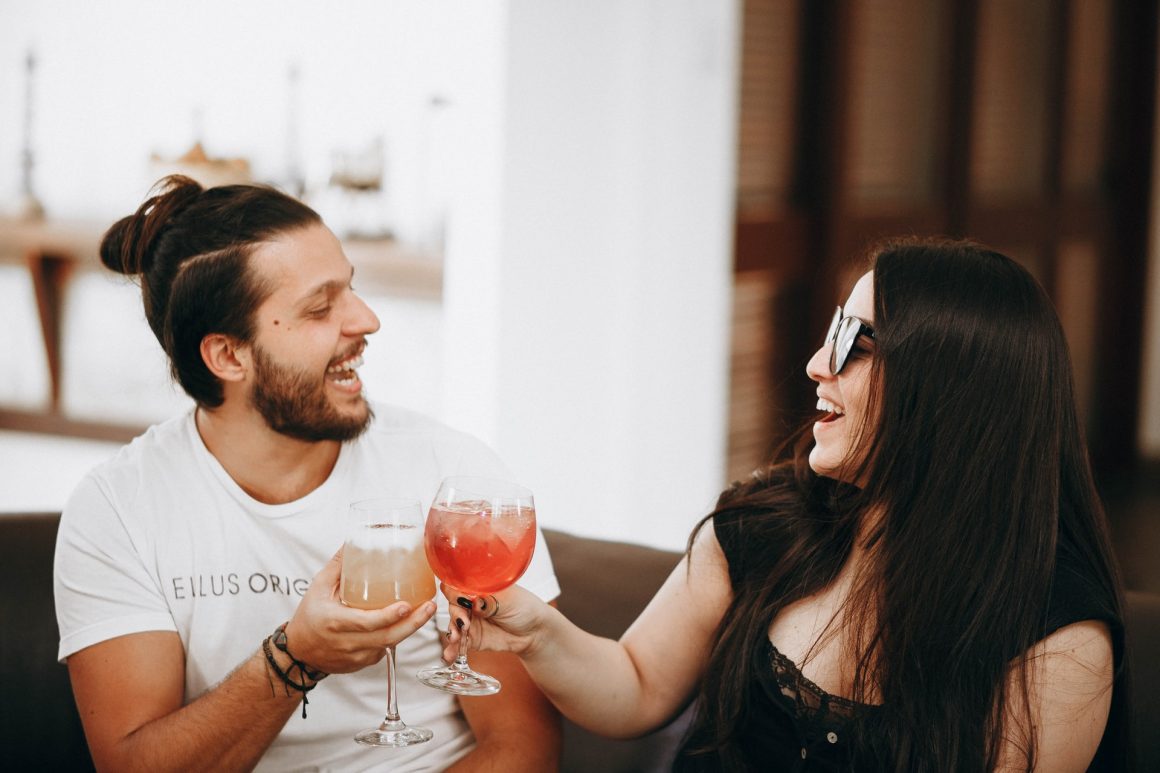 DONE 14 Obvious Signs He Wants To Date You And Make It Official 2