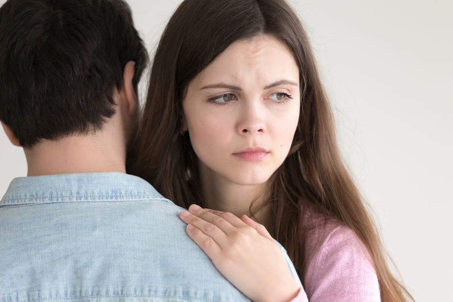 The 19 Most Obvious Signs He Doesn’t Like You Back