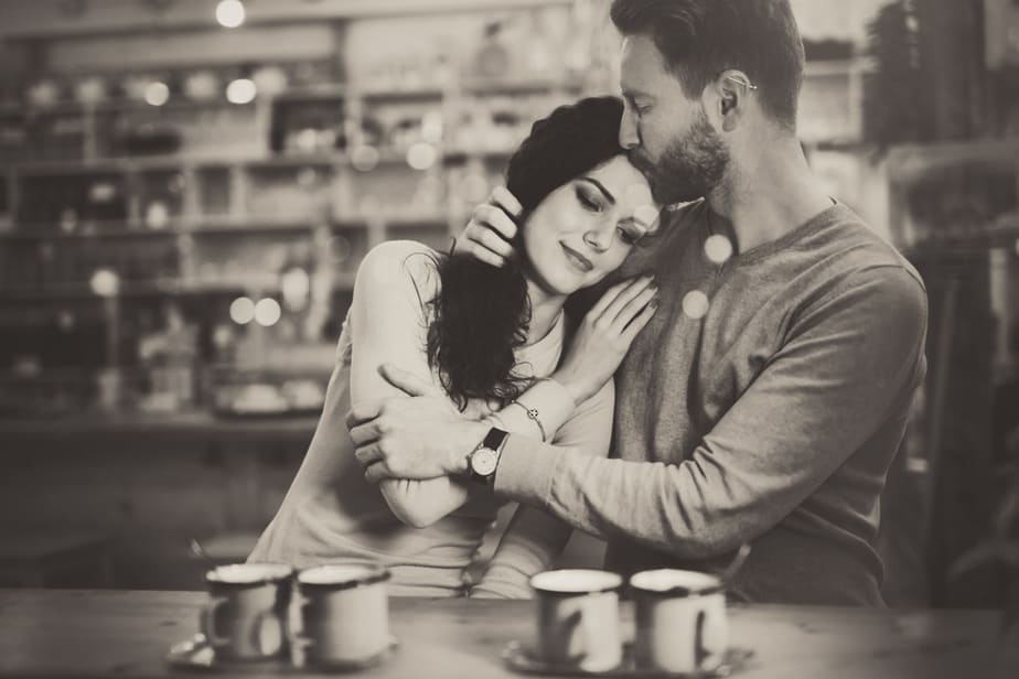 DONE! 13 Otherworldly Signs Of Telepathy Between Lovers