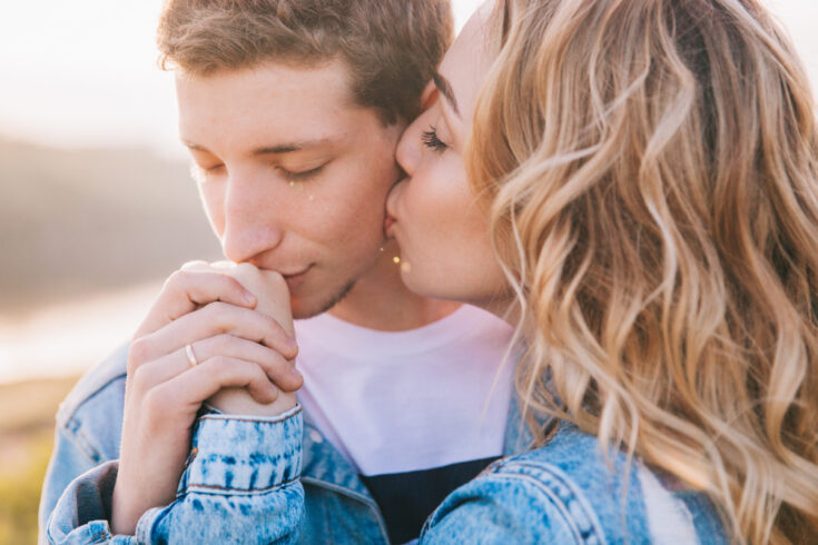 23 Clear Signs A Younger Man Likes An Older Woman