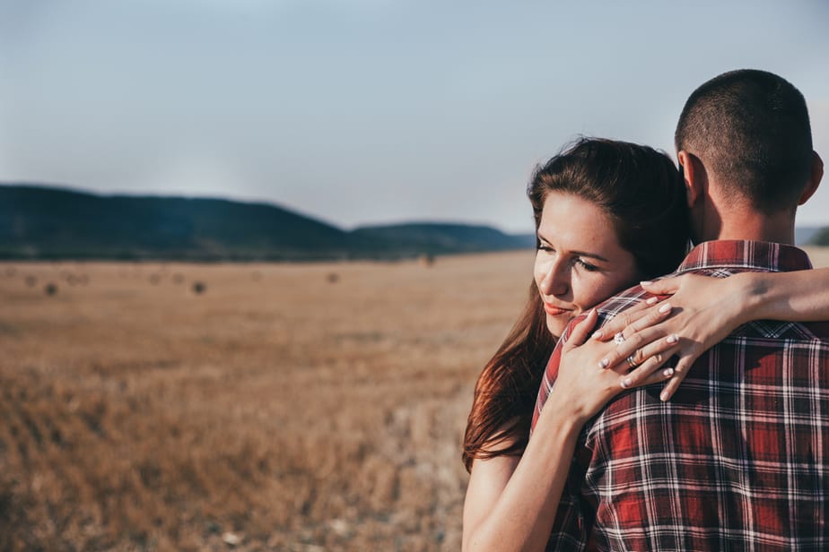  23 Clear Signs A Younger Man Likes An Older Woman