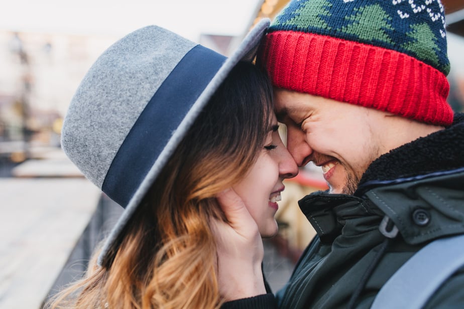 DONE! 17 Bona Fide Signs Of True Love From A Man