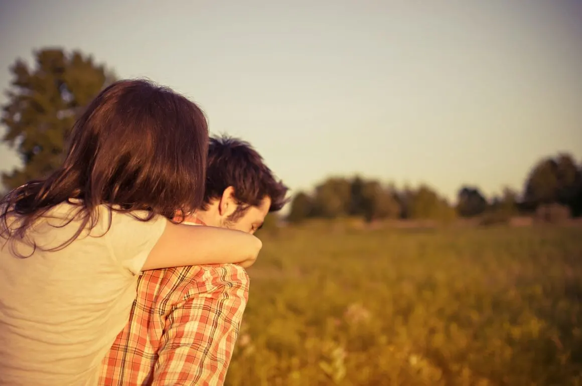 How To Make A Girl Miss You Like Crazy: 14 Effective Tips