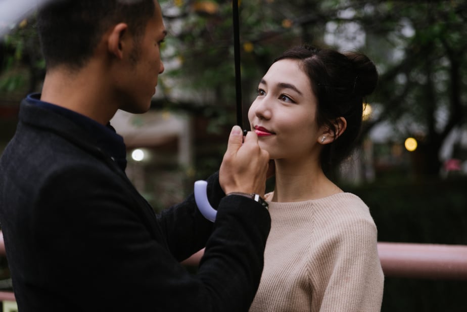 DONE! How To Tell If A Guy Thinks You're Pretty 17 Signs He's Attracted To You
