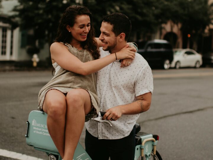 How To Tell If A Guy Thinks You&rsquo;re Pretty? 17 Signs He&rsquo;s Attracted To You