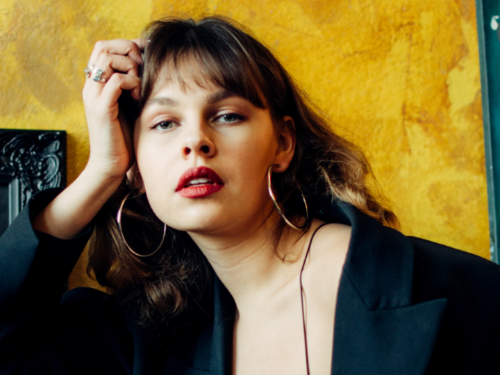 He Has A Girlfriend But I Think He Likes Me: 8 Signs Your Gut Is Right