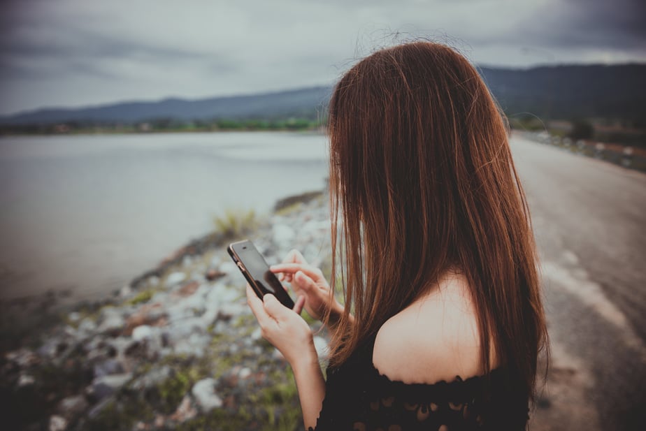 Do These 8 Things If Your Ex Responds To Texts But Never Initiates