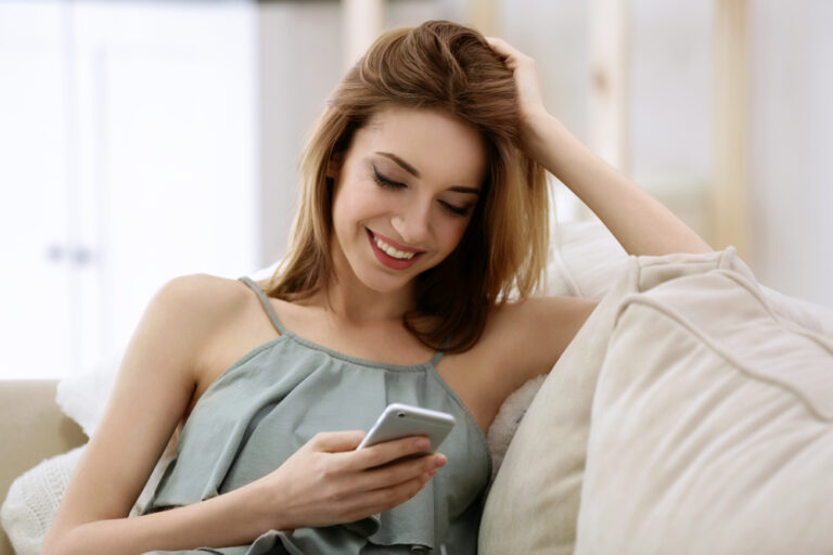 Do These 8 Things If Your Ex Responds To Texts But Never Initiates